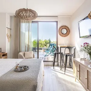 Appart hôtel Nuitee En Provence 2, Éguilles
