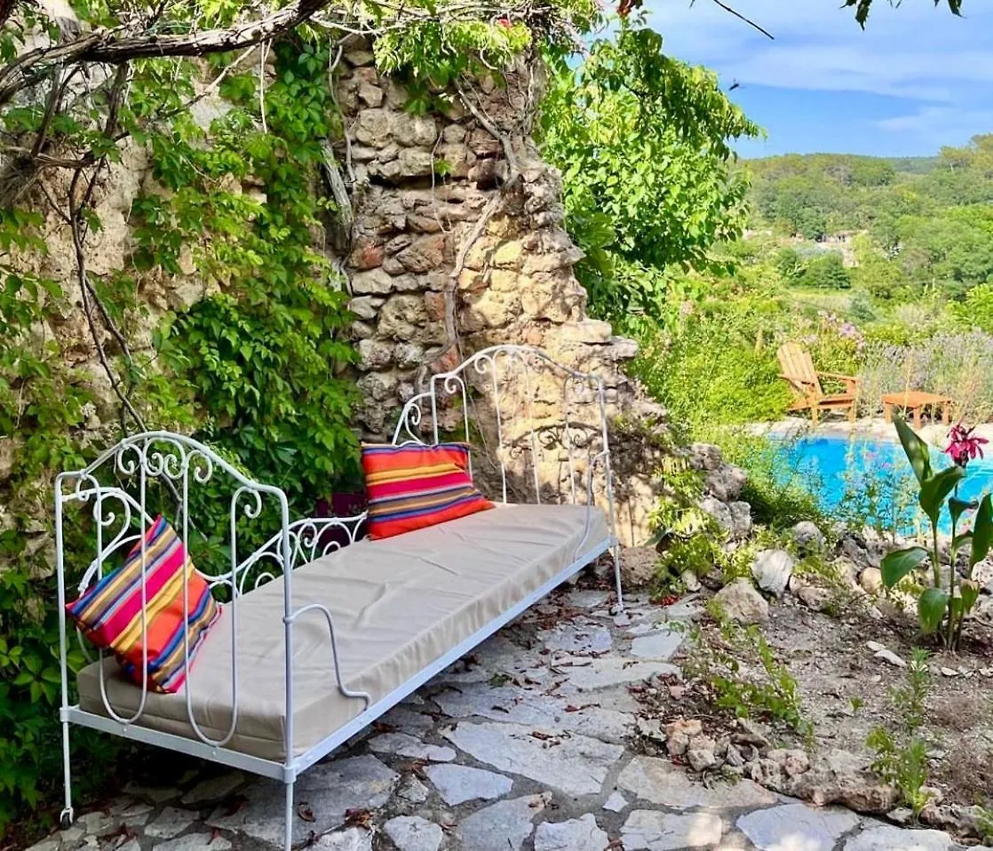 Couette-café La Parenthese Du Var - Chambre D'Hotes Petits Dejeuners Inclus Et Terrasse Ombragee Saint-Antonin-du-Var