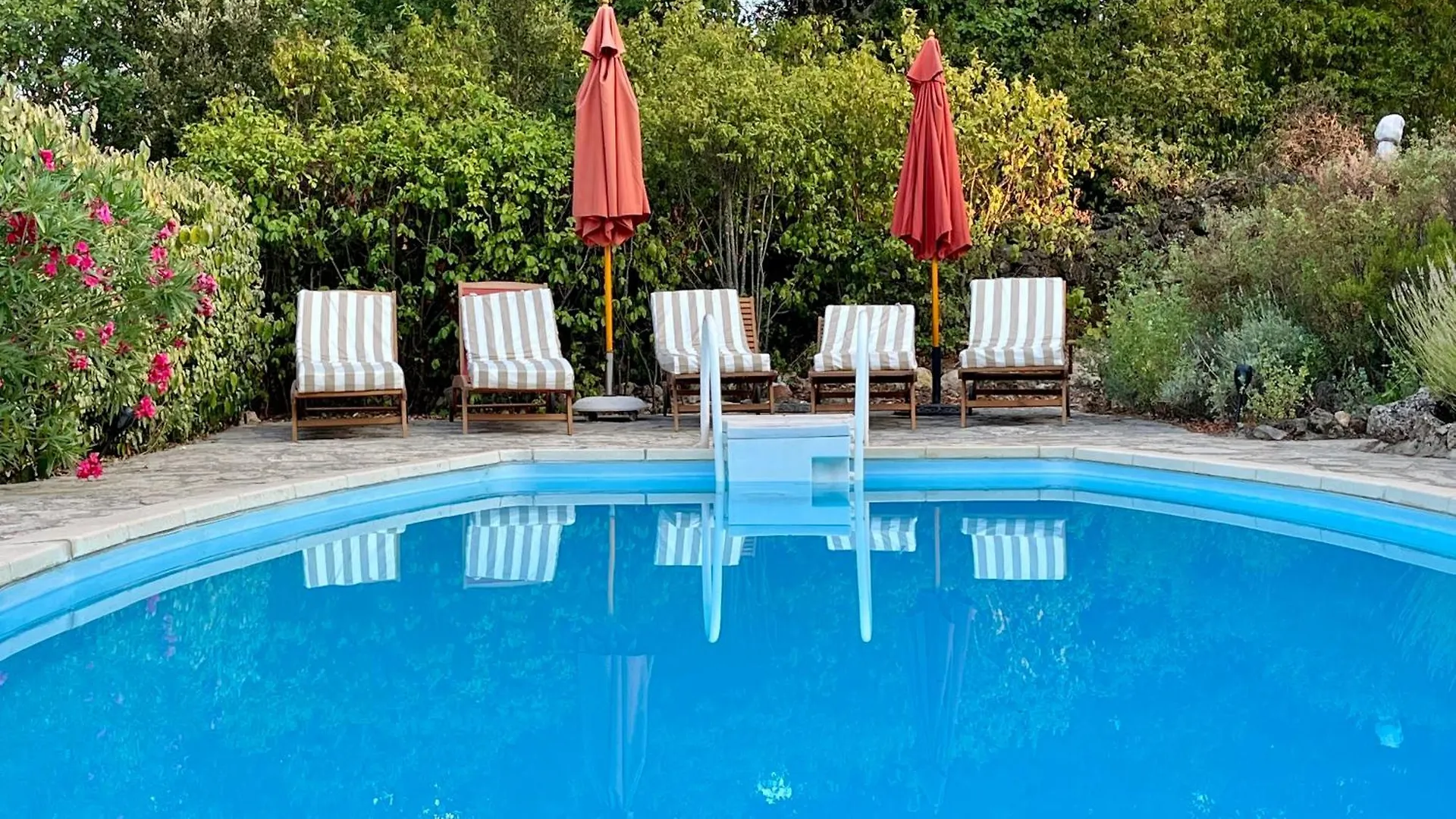 La Parenthese Du Var - Chambre D'Hotes Petits Dejeuners Inclus Et Terrasse Ombragee Saint-Antonin-du-Var Couette-café