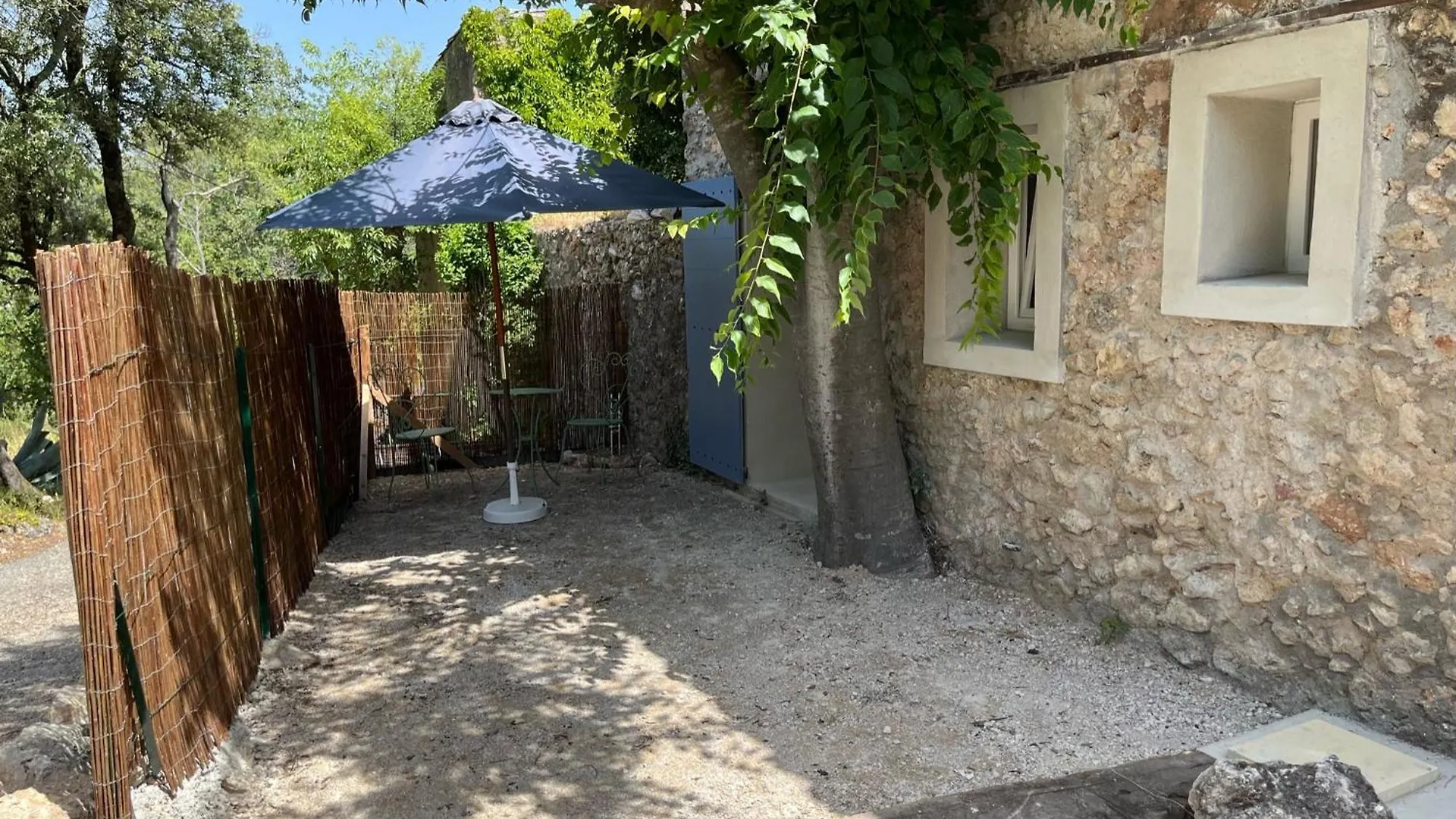 La Parenthese Du Var - Chambre D'Hotes Petits Dejeuners Inclus Et Terrasse Ombragee Saint-Antonin-du-Var